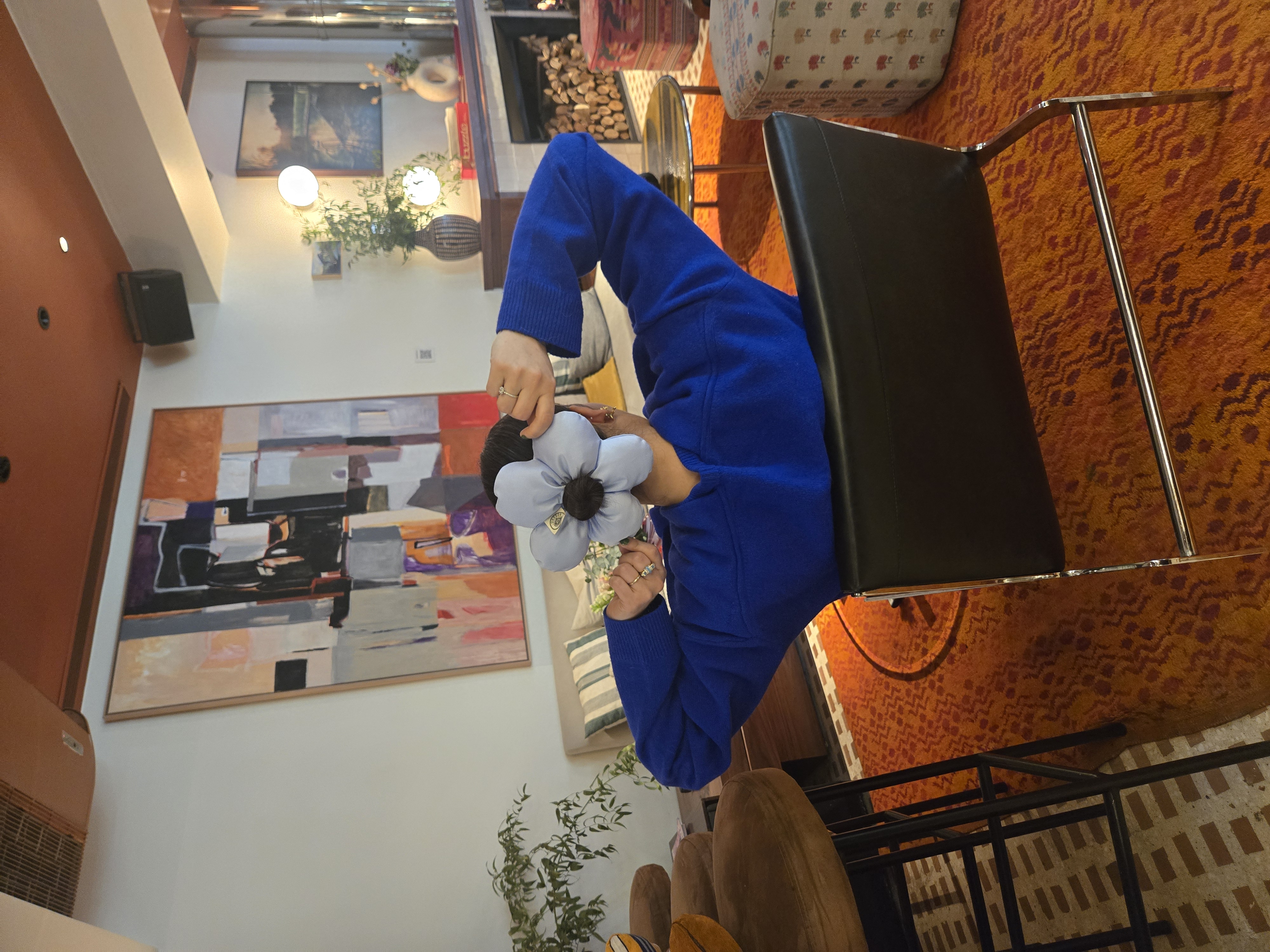 El Yapımı Scrunchie & Toka – Giant Blooming Daisy (Babyblue) - El yapımı butik tasarım 1