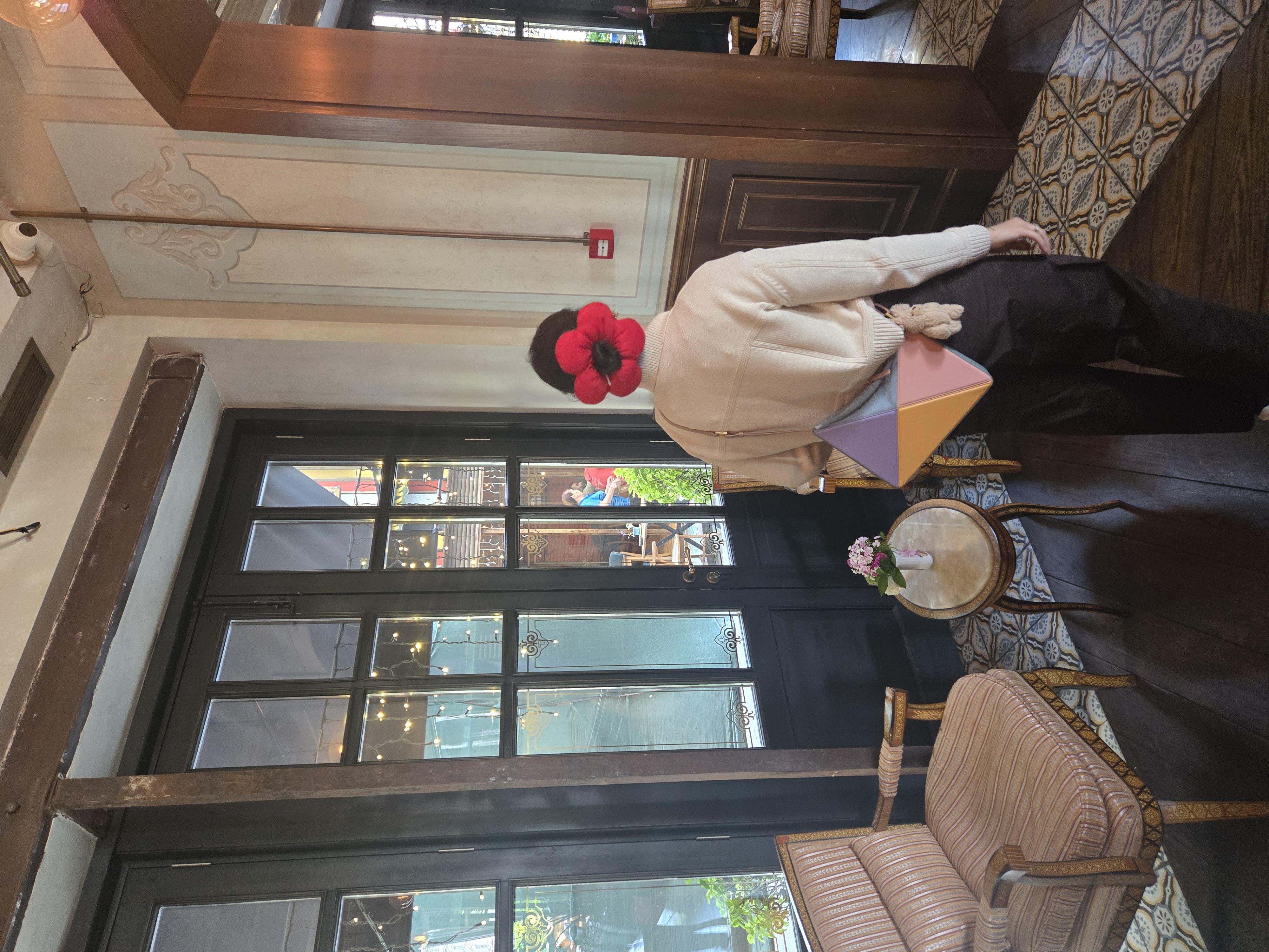 El Yapımı Scrunchie & Toka – Giant Blooming Daisy (Red) - El yapımı butik tasarım 1